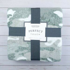Berkshire Velvet Plush Throw Blanket Green Camo 50x70 Oversized